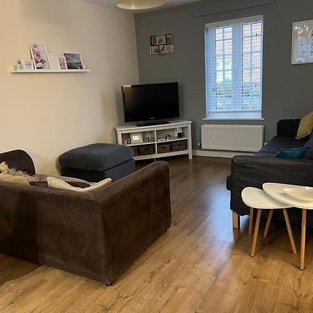 Home Away From Home: Cozy Two Bedroom Apartment Banbury Zewnętrze zdjęcie